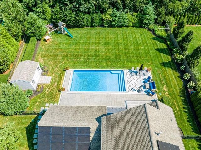 24 Randolph Way, Portsmouth, RI 02871