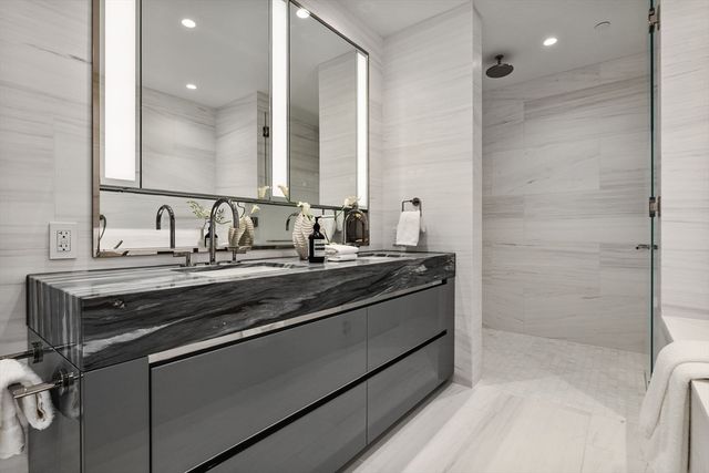 682 Atlantic Ave 39L, Boston, MA 02111