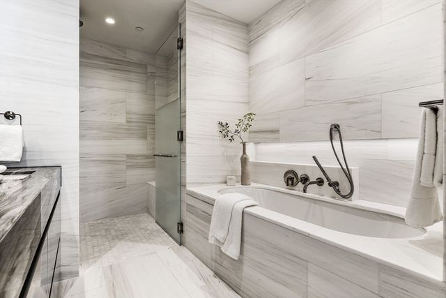 682 Atlantic Ave 39L, Boston, MA 02111