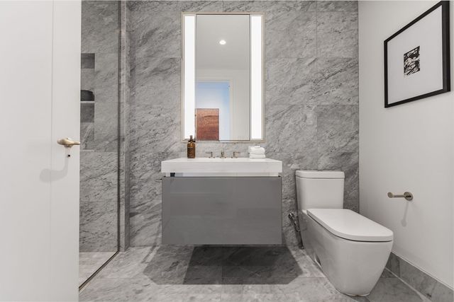 682 Atlantic Ave 39L, Boston, MA 02111