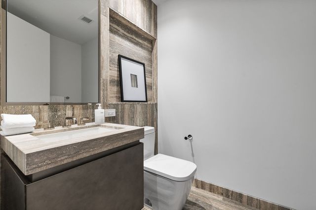 682 Atlantic Ave 39L, Boston, MA 02111