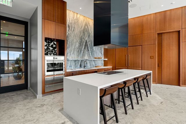 682 Atlantic Ave 39L, Boston, MA 02111