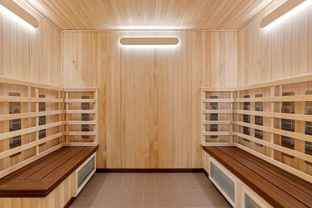 682 Atlantic Ave 39L, Boston, MA 02111