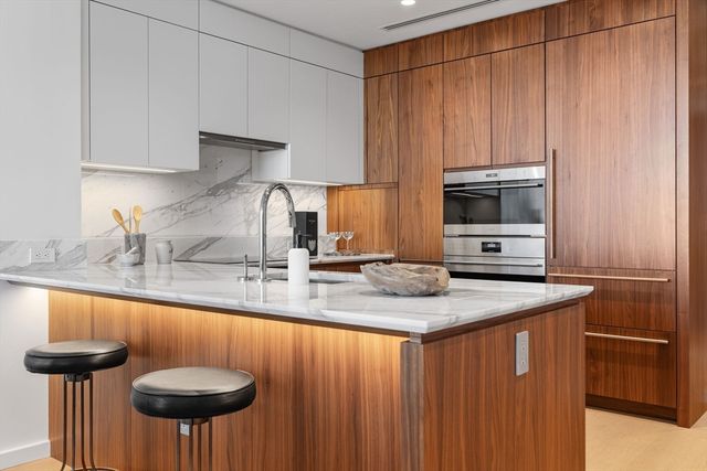 682 Atlantic Ave 39L, Boston, MA 02111