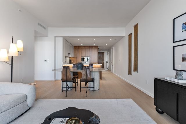 682 Atlantic Ave 39L, Boston, MA 02111