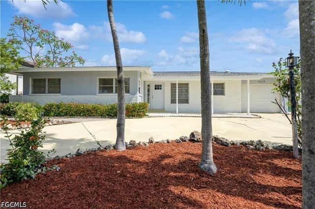 1453 Venetian CT, Cape Coral, FL 33904