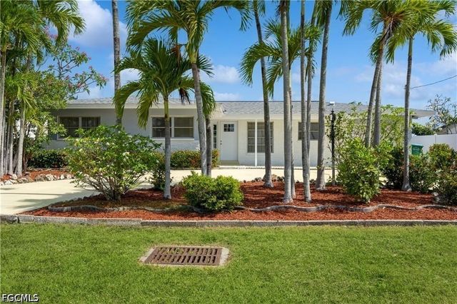 1453 Venetian CT, Cape Coral, FL 33904