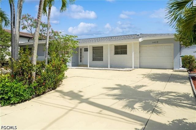1453 Venetian CT, Cape Coral, FL 33904