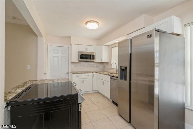 1453 Venetian CT, Cape Coral, FL 33904