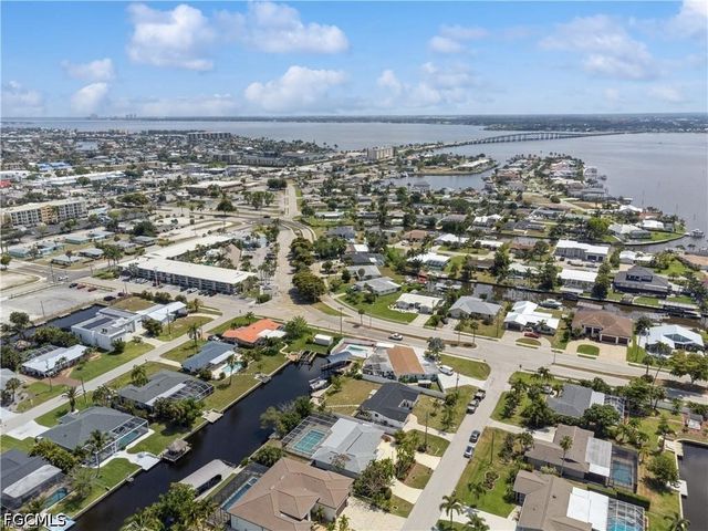 1453 Venetian CT, Cape Coral, FL 33904