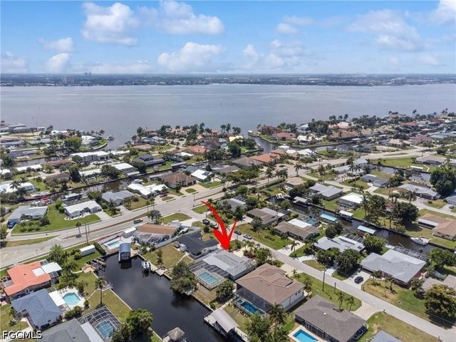 1453 Venetian CT, Cape Coral, FL 33904