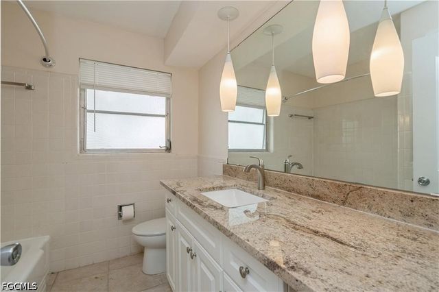 1453 Venetian CT, Cape Coral, FL 33904