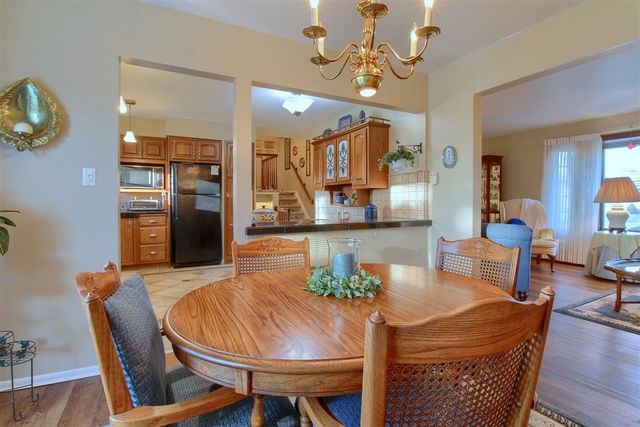 4122 Longmeadow Drive, Trenton, MI 48183