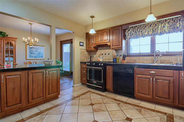 4122 Longmeadow Drive, Trenton, MI 48183