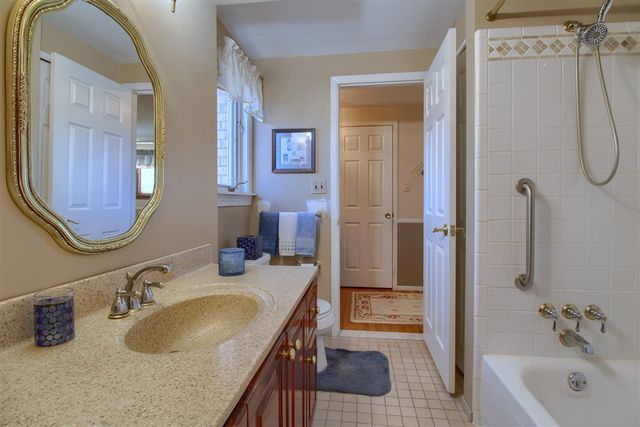 4122 Longmeadow Drive, Trenton, MI 48183