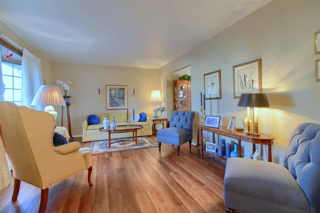 4122 Longmeadow Drive, Trenton, MI 48183