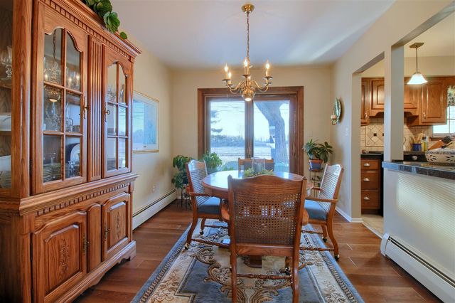 4122 Longmeadow Drive, Trenton, MI 48183