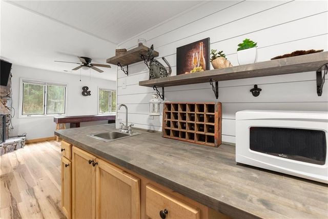 327 Brucken Strasse 311, Helen, GA 30545