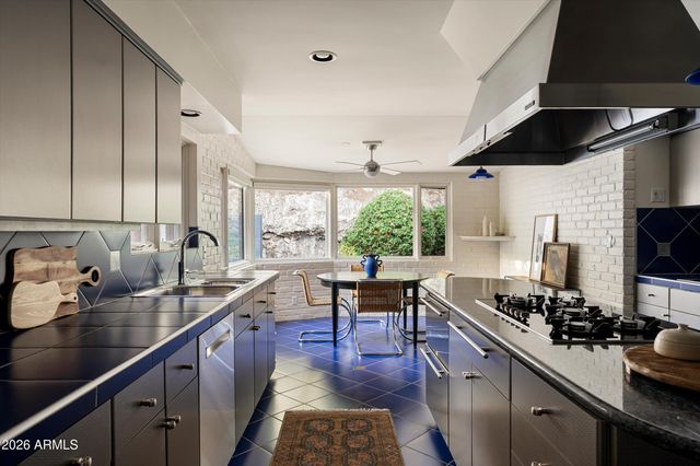 4302 E HIGHLANDS Drive, Paradise Valley, AZ 85253