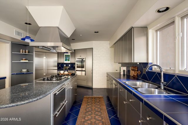 4302 E HIGHLANDS Drive, Paradise Valley, AZ 85253