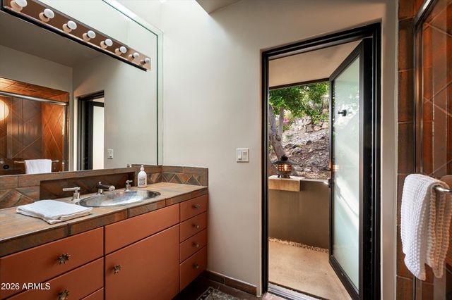 4302 E HIGHLANDS Drive, Paradise Valley, AZ 85253