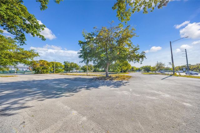W Oakland Park Blvd, Lauderdale Lakes, FL 33309