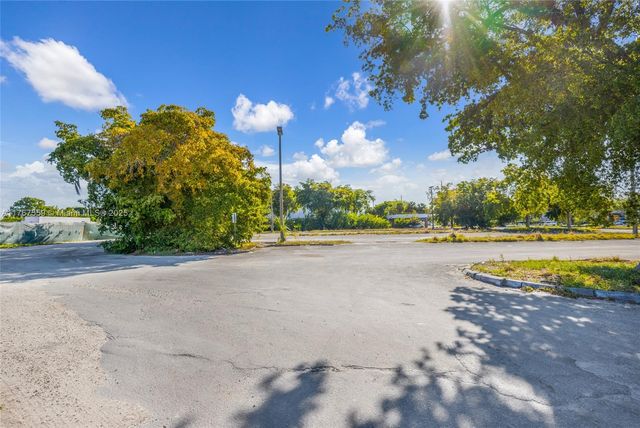 W Oakland Park Blvd, Lauderdale Lakes, FL 33309