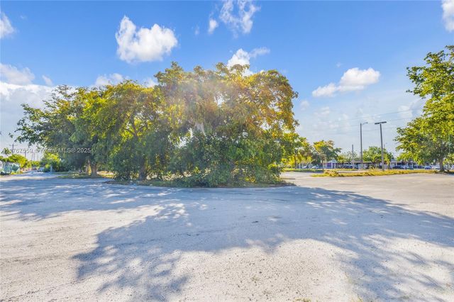 W Oakland Park Blvd, Lauderdale Lakes, FL 33309