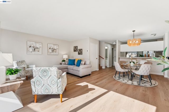 1159 Admiralty Ln, Alameda, CA 94502