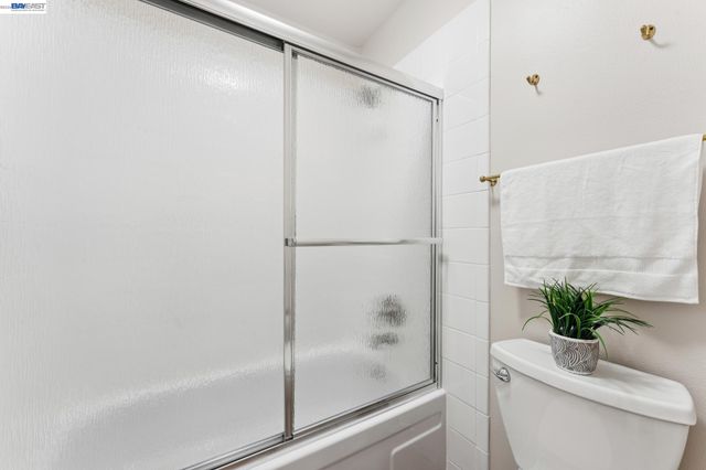 1159 Admiralty Ln, Alameda, CA 94502