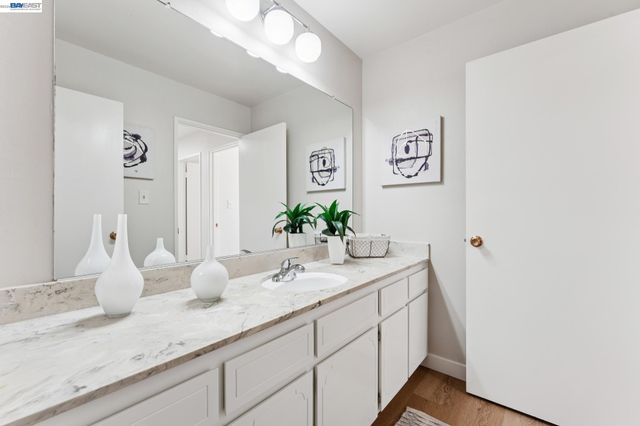 1159 Admiralty Ln, Alameda, CA 94502