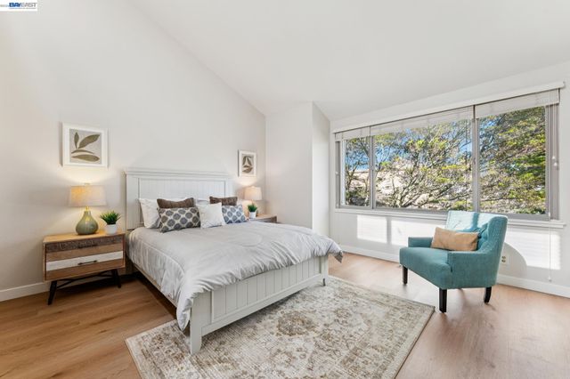 1159 Admiralty Ln, Alameda, CA 94502