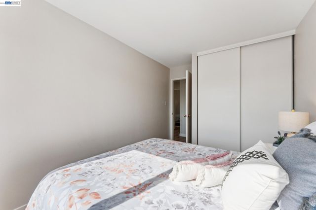 1159 Admiralty Ln, Alameda, CA 94502