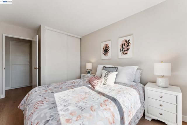 1159 Admiralty Ln, Alameda, CA 94502