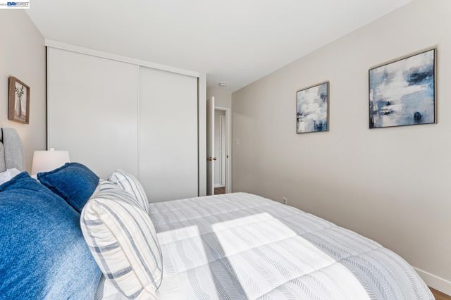 1159 Admiralty Ln, Alameda, CA 94502