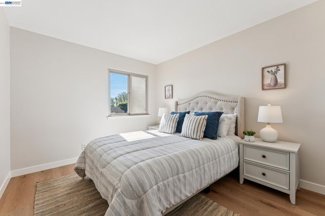 1159 Admiralty Ln, Alameda, CA 94502