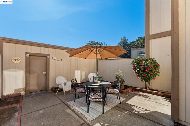 1159 Admiralty Ln, Alameda, CA 94502