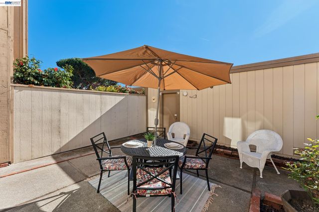 1159 Admiralty Ln, Alameda, CA 94502