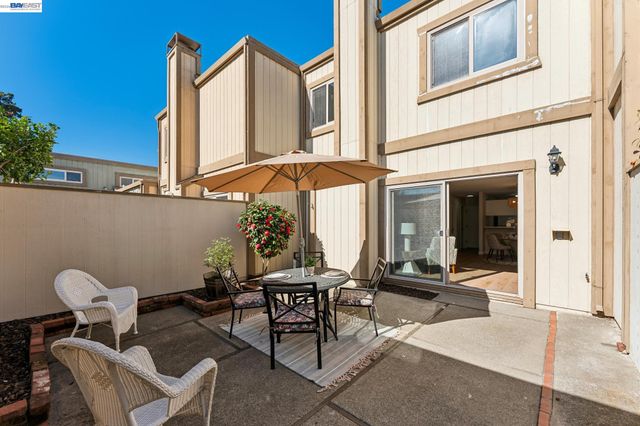 1159 Admiralty Ln, Alameda, CA 94502