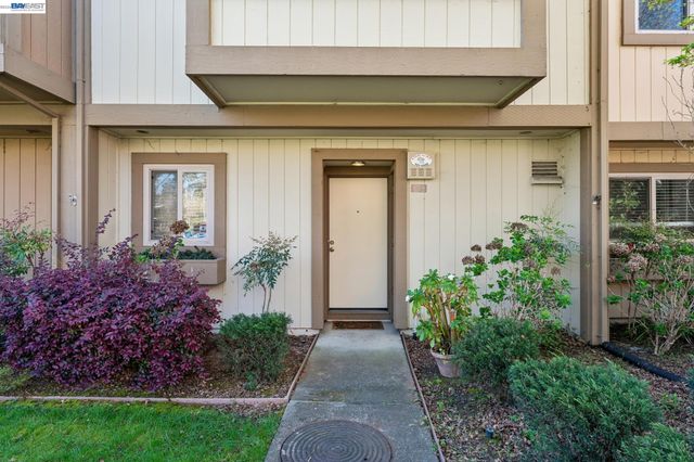 1159 Admiralty Ln, Alameda, CA 94502