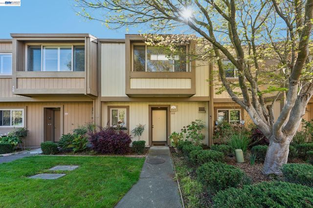 1159 Admiralty Ln, Alameda, CA 94502
