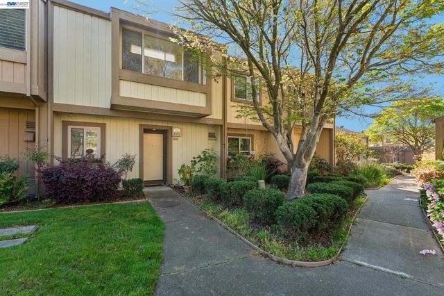1159 Admiralty Ln, Alameda, CA 94502