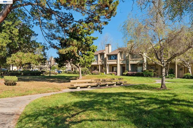 1159 Admiralty Ln, Alameda, CA 94502
