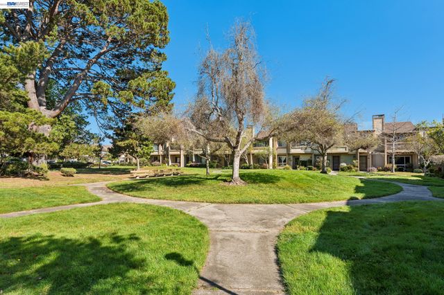 1159 Admiralty Ln, Alameda, CA 94502