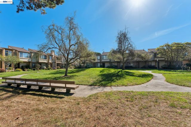 1159 Admiralty Ln, Alameda, CA 94502