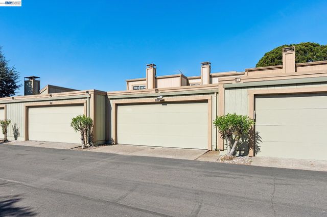 1159 Admiralty Ln, Alameda, CA 94502