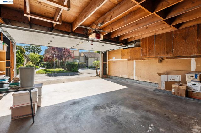 1159 Admiralty Ln, Alameda, CA 94502