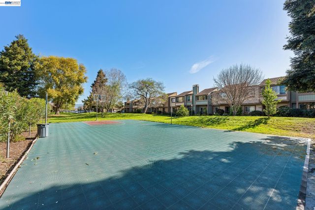 1159 Admiralty Ln, Alameda, CA 94502
