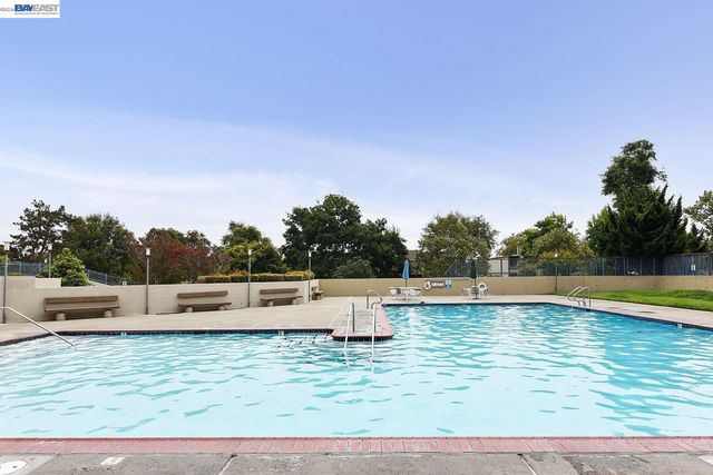 1159 Admiralty Ln, Alameda, CA 94502