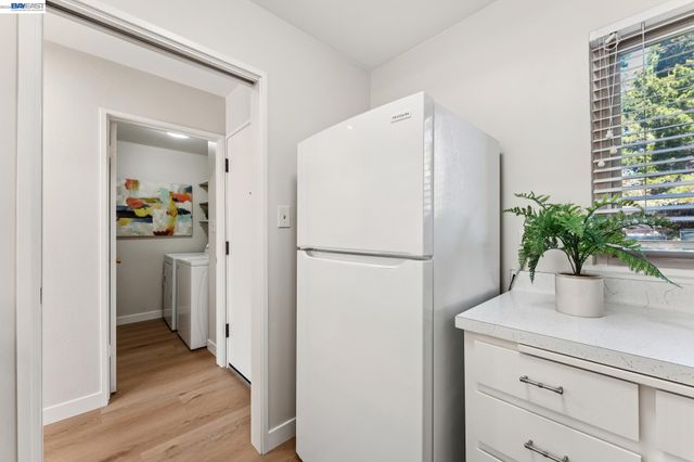 1159 Admiralty Ln, Alameda, CA 94502